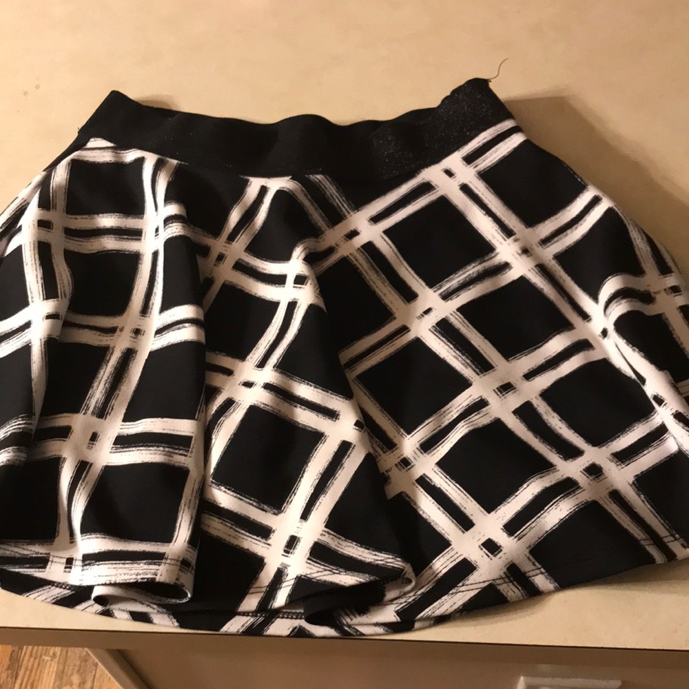 Glittery waistband black and white skort